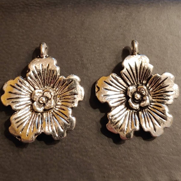 5 Pewter Five Lobe Flower Charms. Opposing Molded on Ring for Perfect Hanging. Lead Free Cadmium Free. Bright Shiny Finish.