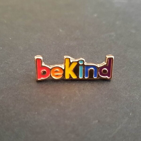 Pin's "Be kind" enamel alfiler spillette stif "Be kind"