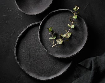 Ensemble de vaisselle noir pour la photographie culinaire, Ensemble de vaisselle pour le style des accessoires, Assiettes noires mates pour la photographie discrète, Ensemble de vaisselle