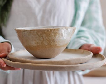 Handgemaakt keramisch servies voor koppels: biologische tafelaankleding