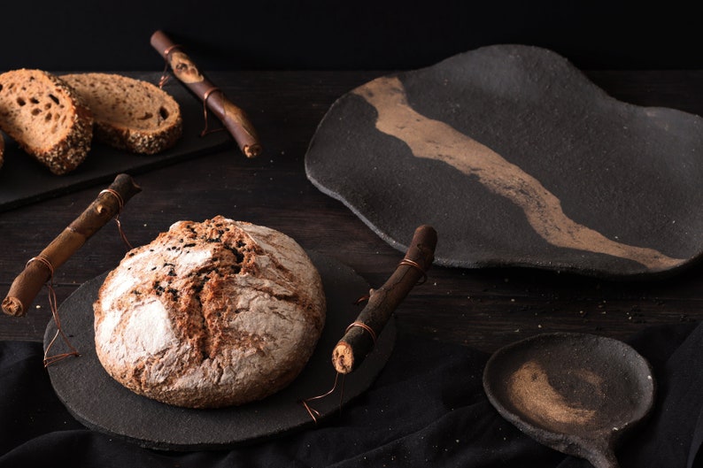 Plateau noir ondulé pour la photographie culinaire, plateau en céramique mate pour la pose d'accessoires, plateau en grès noir pour les chefs, plateau décoratif noir image 9