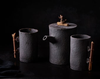 Théière noire faite à la main avec poignée en bois, Théière décorative pour la photographie de natures mortes, Théière en céramique pour la photographie culinaire