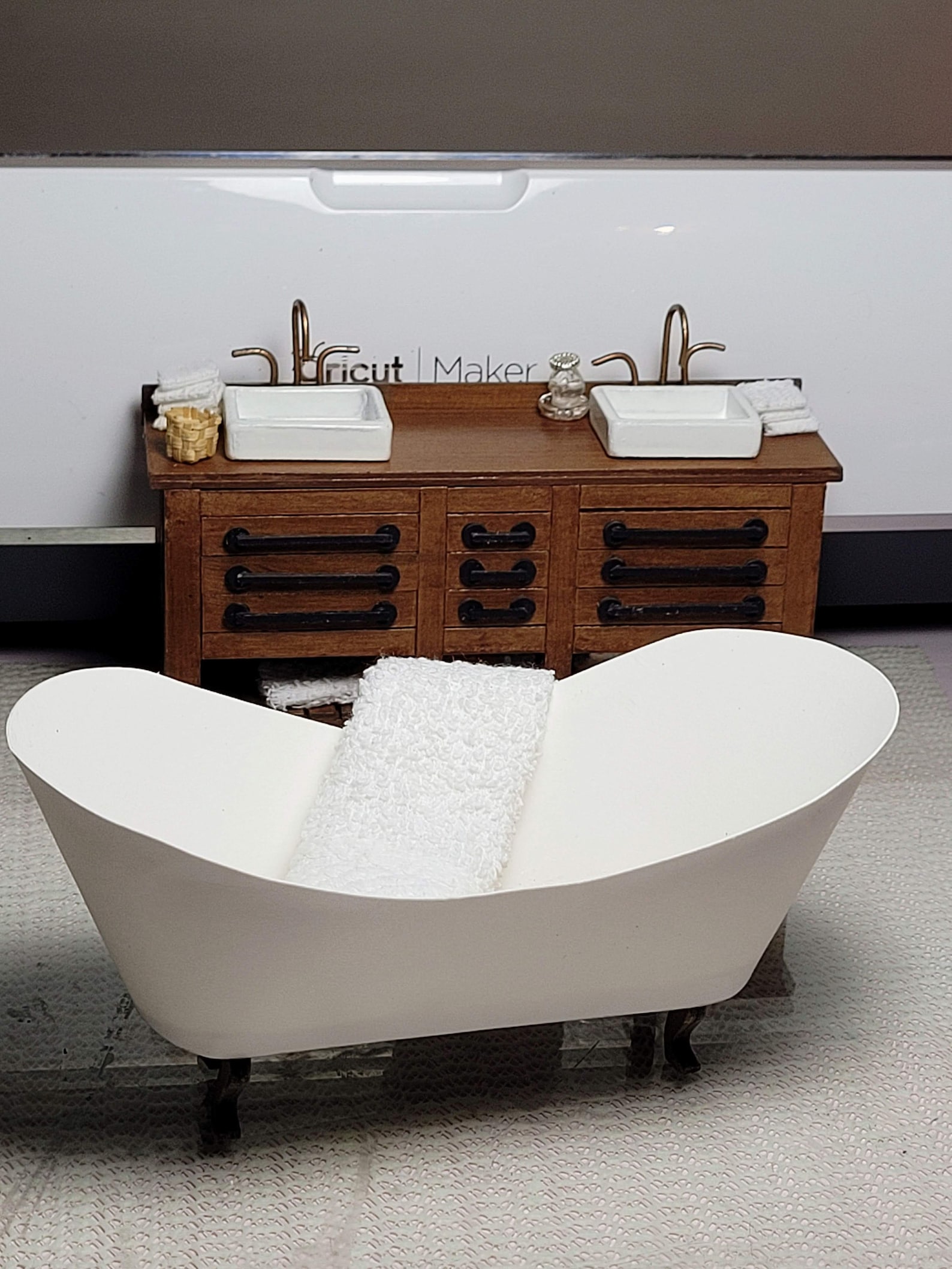 MINIATURE Dollhouse Bathroom Bathtub / Mini Farmhouse Style Etsy