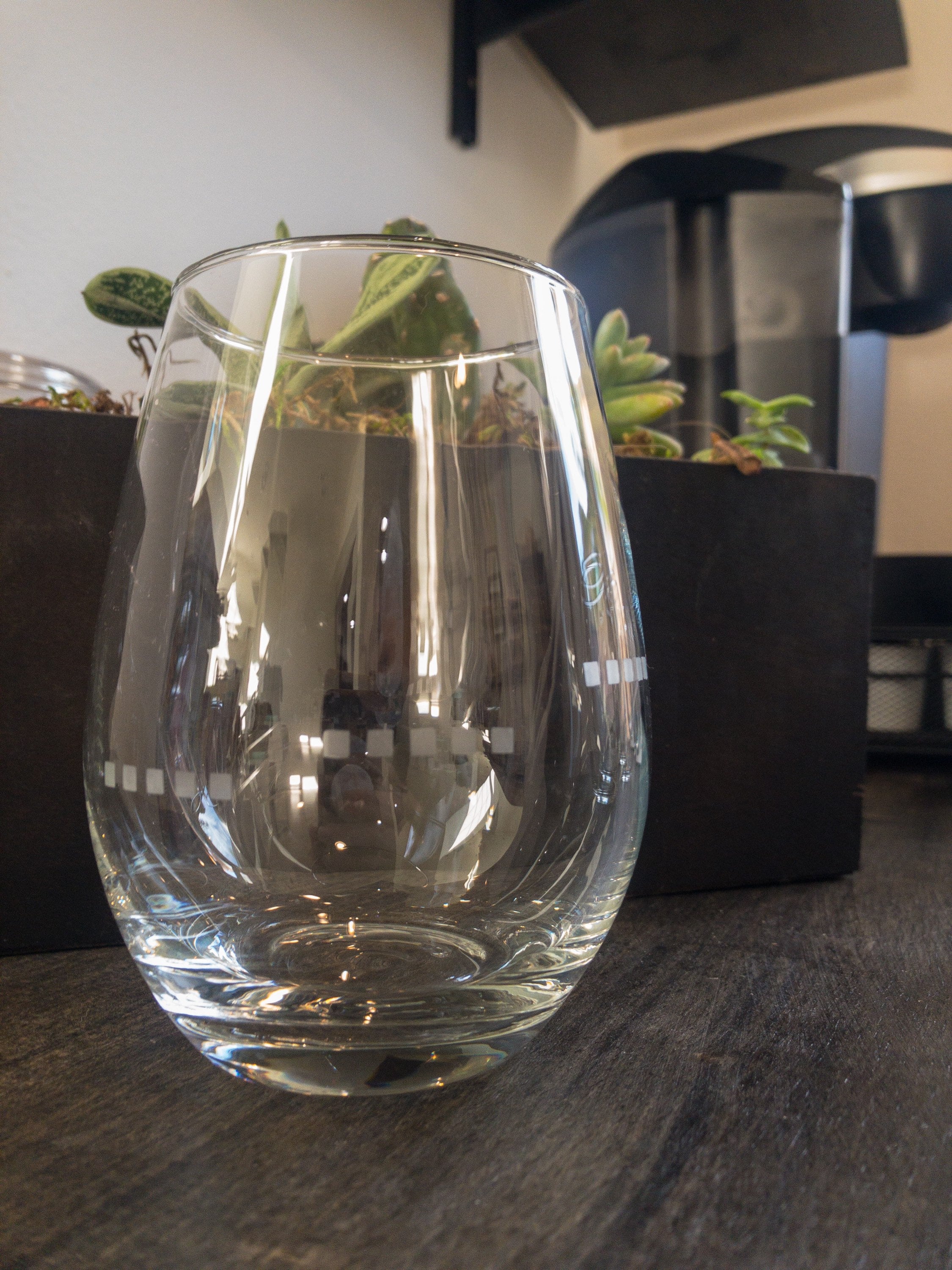 a set of 24 wine glasses Daphne Wine Glass in Clear & Gold