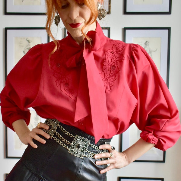 Chemisier rouge vintage avec broderie