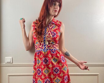 Abito lungo vintage anni '70 di Yves Jennet con motivo geometrico in stile sud-occidentale