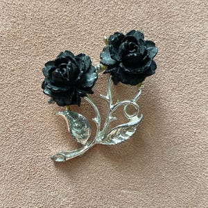 Vintage 1950s 1960s Black Rose & Silver Metal Brooch