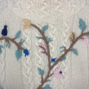 Vintage 90s / Y2K Cable Knit and Floral Embroidery Sweater image 7