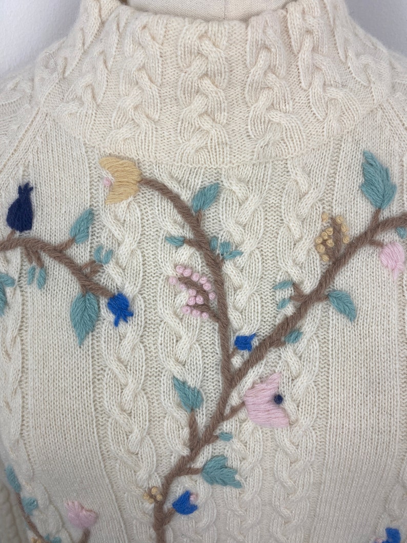 Vintage 90s / Y2K Cable Knit and Floral Embroidery Sweater image 7