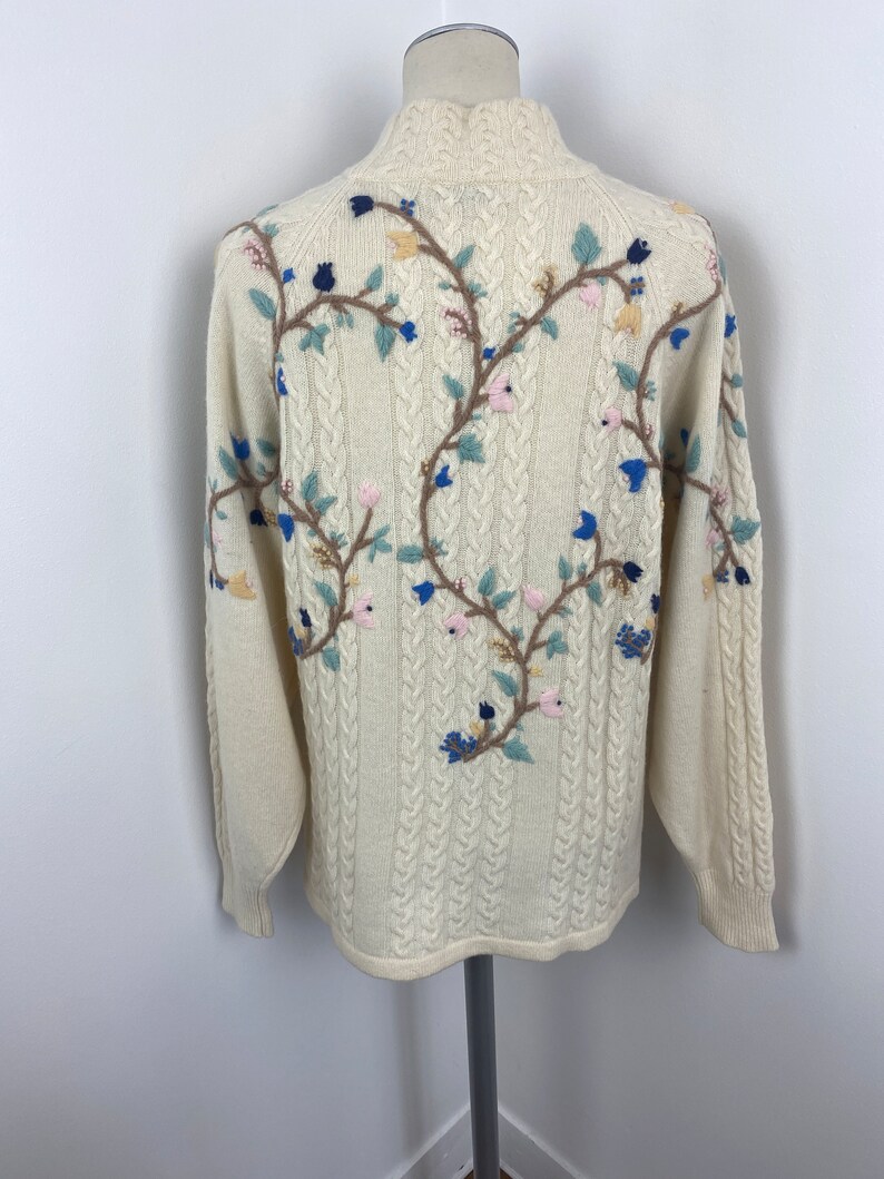 Vintage 90s / Y2K Cable Knit and Floral Embroidery Sweater image 9