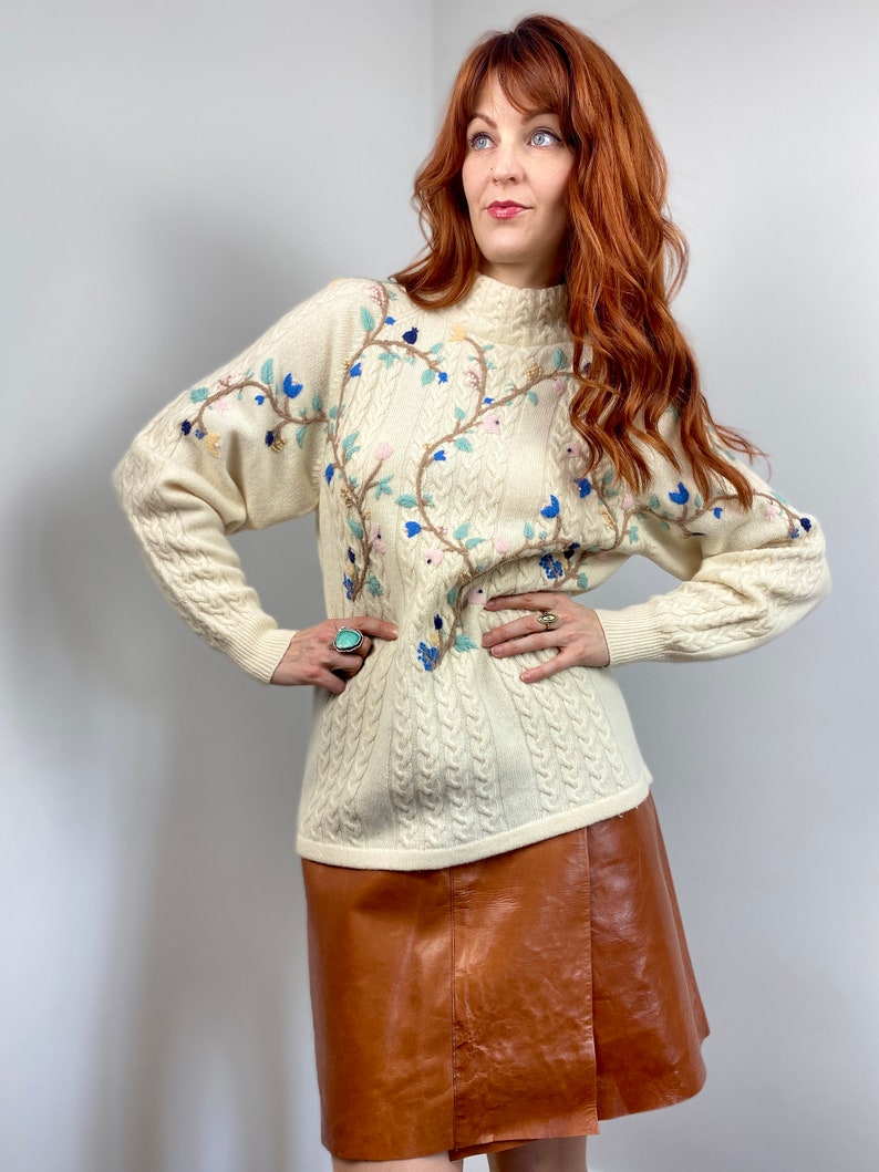 Vintage 90s / Y2K Cable Knit and Floral Embroidery Sweater image 3