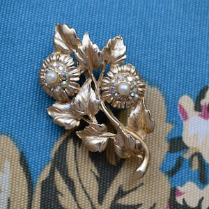 Vintage Flower and Gold Brooch