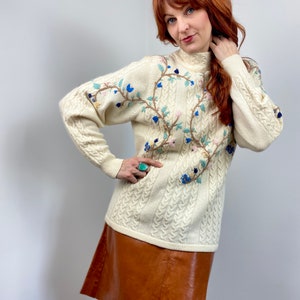 Vintage 90s / Y2K Cable Knit and Floral Embroidery Sweater image 5