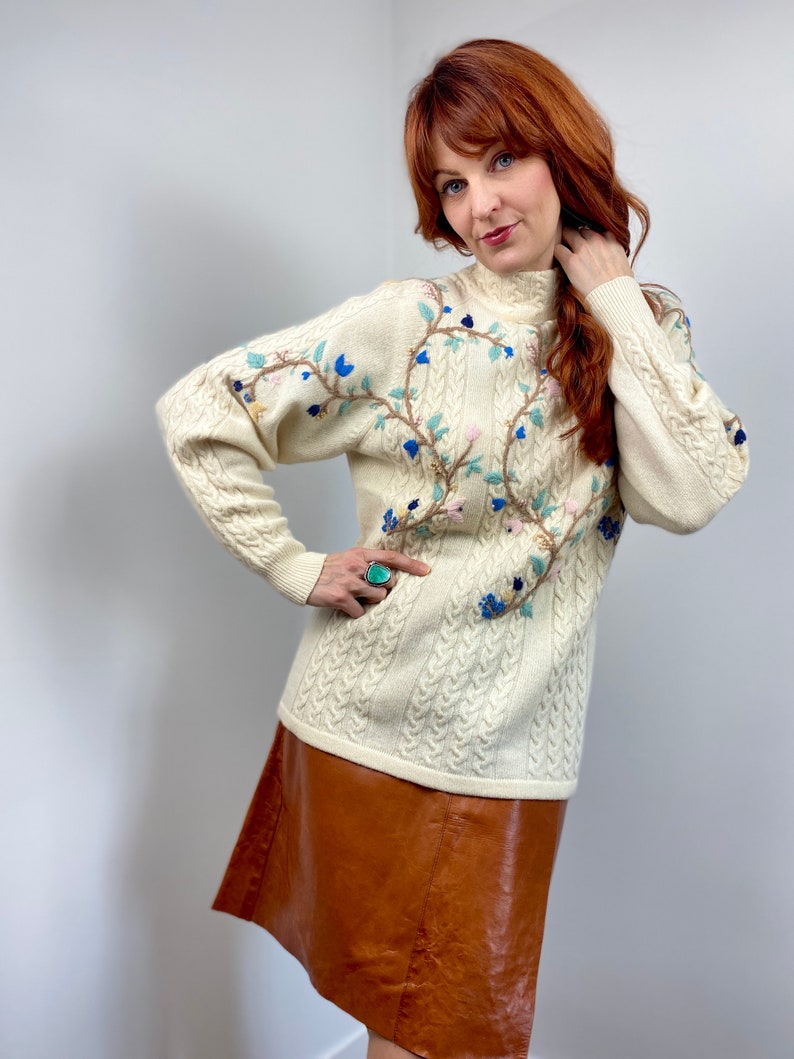 Vintage 90s / Y2K Cable Knit and Floral Embroidery Sweater image 5