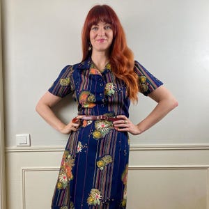 Vintage 1960s 1970s Short Sleeve Midi Dress in Floral Print
