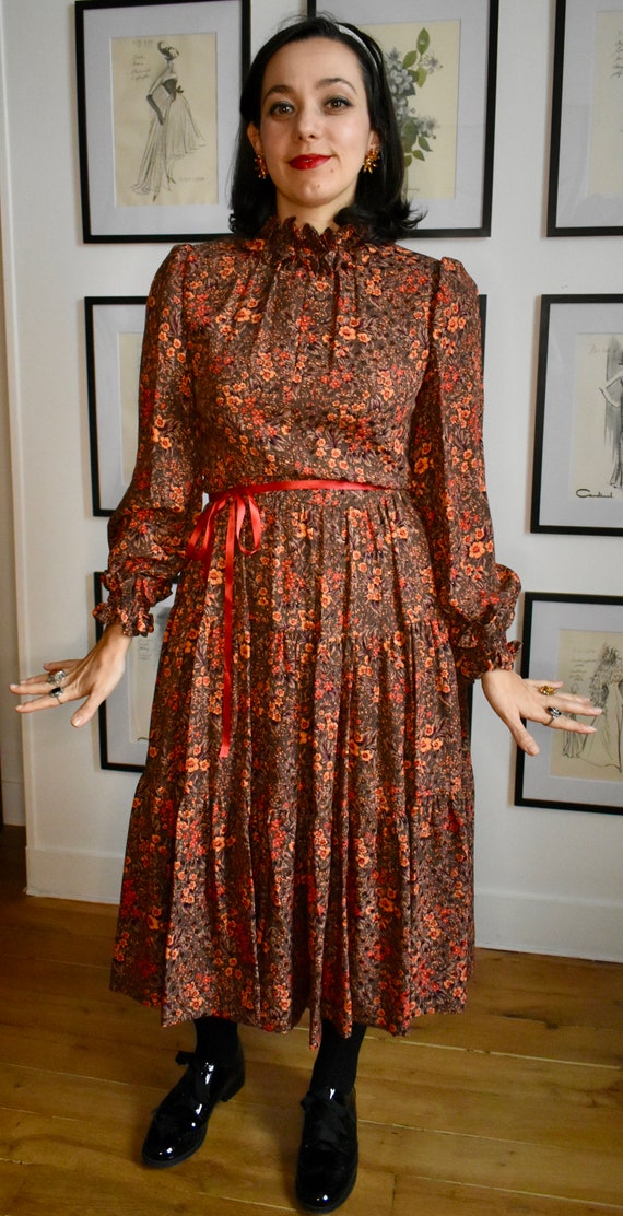 Gorgeous Vintage Ruffle Collar Dress