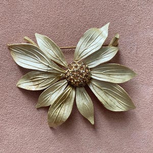Vintage 1950s 1960s Gold Toned Floral Brooch with Rhinestone Center