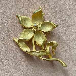 Vintage 1950s 1960s Gold Flower & Branch Brooch Pin