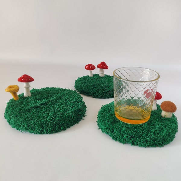 Amanita mushroom tufted coaster Hand-made grass coaster Cottagecore woodland 70s vibe Mushrooms gift