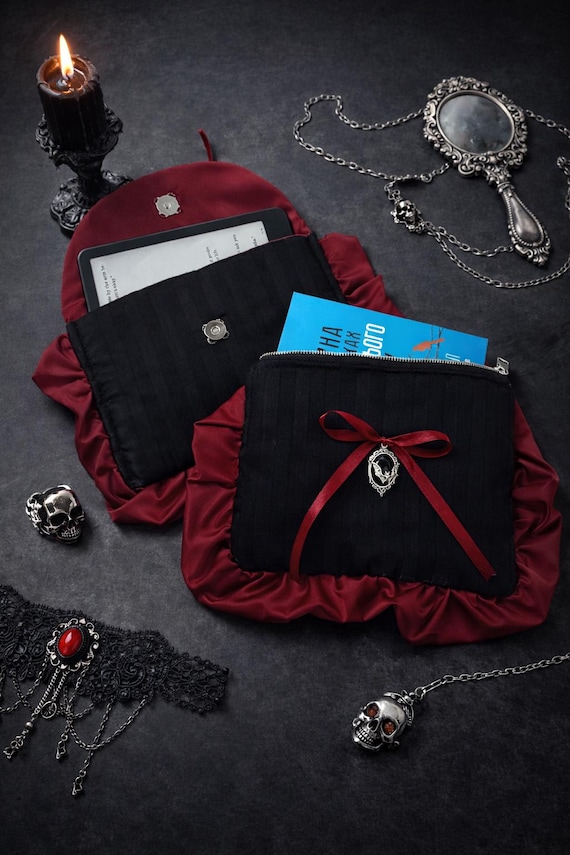 Gothic E-Reader Sleeve with Bat Charm, Vampirecore E-Reader Case, Dark Romance E-Book Cover, Gothic Small Journal Sleeve, Alt Girl Gift