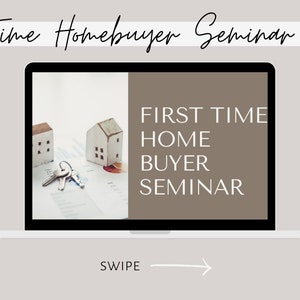 Könnte beinhalten: Laptop-Bildschirm, der eine Präsentation für ein Seminar für Erstkäufer von Eigenheimen zeigt. Der Bildschirm zeigt einen braunen Hintergrund mit dem Text "FIRST TIME HOME BUYER SEMINAR" in Weiß. Die linke Seite des Bildschirms zeigt eine Nahaufnahme von zwei Miniaturhäusern und Schlüsseln auf einer weißen Oberfläche. Der Text "SWIPE" mit einem Pfeil, der nach rechts zeigt, wird am unteren Rand des Bildschirms angezeigt.