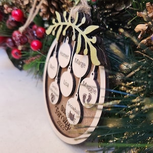Personalized Family Christmas Ornament, Laser Cut Wooden Name Ornament bild 4