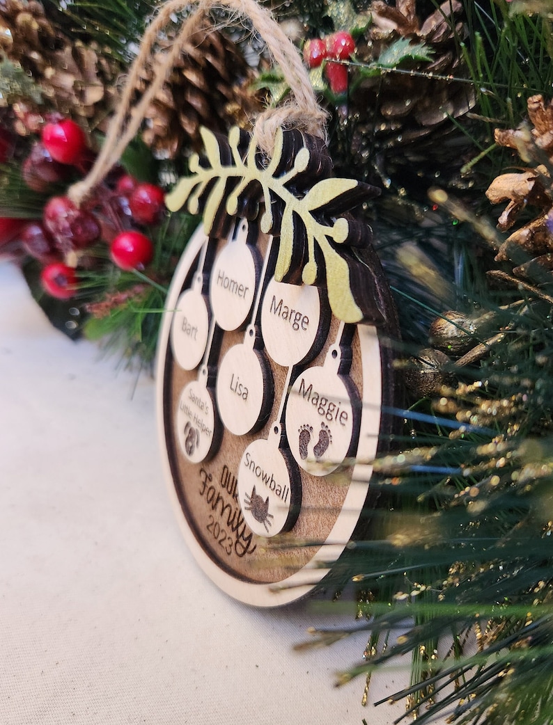 Personalized Family Christmas Ornament, Laser Cut Wooden Name Ornament bild 4
