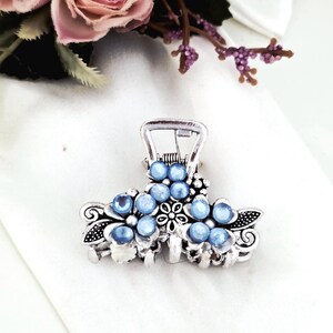 Silver hsir claw with blue gemstones, floral, daisy, handmade claw,small to medium size, light blue rhinestones, sparkling, Summer claw clip