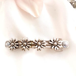 Silver minimalist lrish flowers barrette with silver beads, handmade, floral Barrette, SMALL to medium size,thin hair, minimal Barrette clip