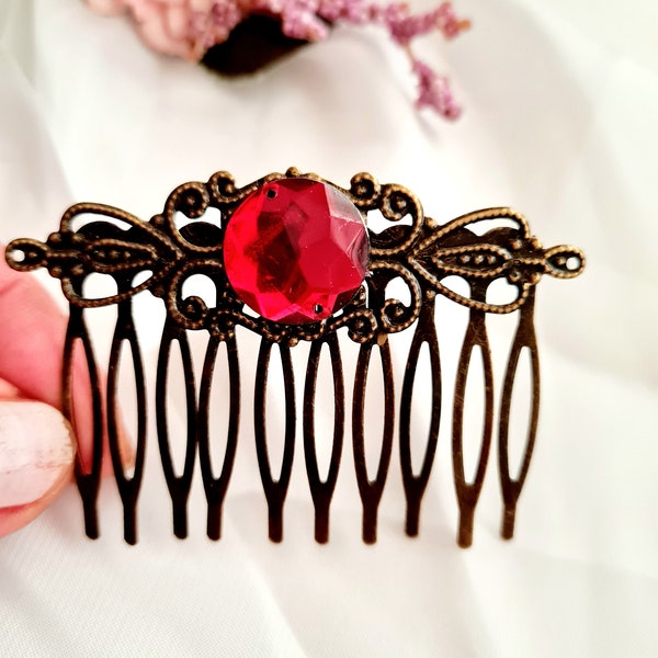 Peigne à cheveux en cuivre d'inspiration vintage avec filigrane de pierres précieuses rouges, fait main, rétro scintillant, ancien, look antique, bronze, peigne à cheveux en cristal,