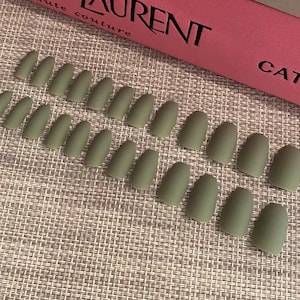Matte Nails | Glue on Nails | Fake Nails | False Nails | Hand Painted | Glue on nails | Green Nails | Coffin Nails | Classic Nails