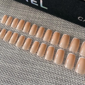 Quadratische Nägel | Kleber auf den Nägeln | Künstliche Nägel | Falsche Nägel | Handbemalt | Nagel aufkleben | Drücken Sie auf die Nägel | Französische Nägel | Braut Nägel