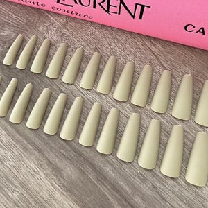 Press on Nails | Glue on Nails | Fake Nails | False Nails | Hand Painted | Glue on Nails | Sets of 20 Nails | Matte Nails | Green Nails