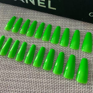 Press on Nails | Glue on Nails | Fake Nails | False Nails | Hand Painted | Gel Nails | Acrylic Nails | Green Nails | Neon Nails