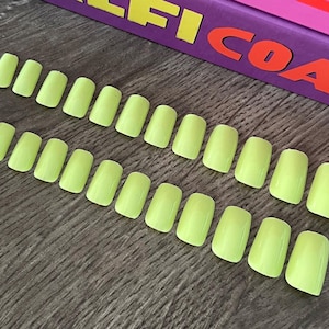 Press on Nails | Glue on Nails | Fake Nails | False Nails | Hand Painted | Glue on nails | Festival Nails | Square Nails | Green Nails