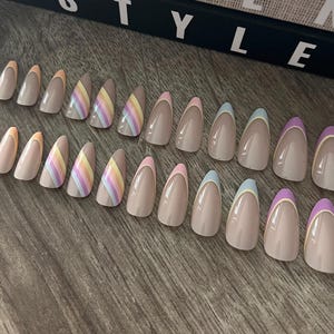 Drücken Sie auf die Nägel | Kleber auf den Nägeln | Künstliche Nägel | Falsche Nägel | Handbemalt | Gel Nägel | Acrylnägel | Pastell Nägel | Regenbogen Nägel