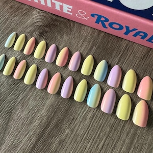 Drücken Sie auf die Nägel | Kleber auf den Nägeln | Künstliche Nägel | Falsche Nägel | Handbemalt | Gel Nägel | Acrylnägel | Pastell Nägel | Mandel Nägel