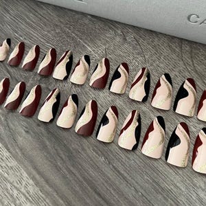 Press on Nails | Glue on Nails | Fake Nails | False Nails | Hand Painted | Glue on Nails | Sets of 20 Nails | Almond Nails | Pattern Nails