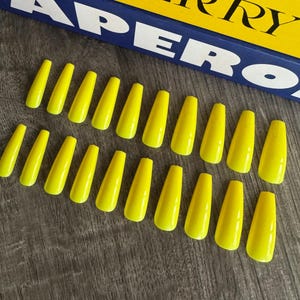 Press on Nails | Glue on Nails | Fake Nails | False Nails | Hand Painted | Gel Nails | Acrylic Nails | Yellow Nails | Long Nails