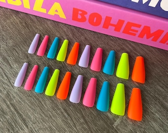 Matte neon stiletto pers op de nagels | Handgeschilderd, 20 stuks