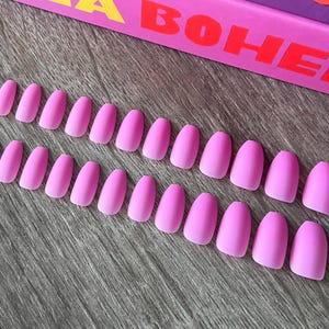 Matte Nägel | Kleber auf den Nägeln | Künstliche Nägel | Falsche Nägel | Handbemalt | Nagel aufkleben | Drücken Sie auf die Nägel | Sarg Nägel | Lila Nägel
