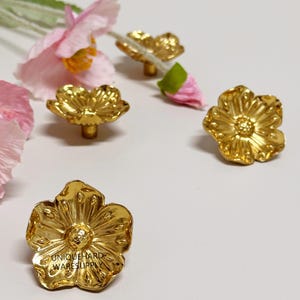 Mosiężne gałki do szafy z motywem kwiatu wiśni Sakura, uchwyty do szuflad z motywem kwiatu wiśni, grawerowane gałki do szafek, nowoczesne gałki do szuflad