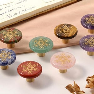 Tiradores de piedra natural para armarios con cubo de Metatrón dorado, pomos de geometría sagrada, tiradores para cajones de cocina, baño, estilo bohemio y decoración del hogar.