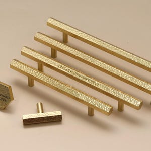 Messing Hammer Sechseck Griffe, Schrankgriffe für Stangenknäufe, individuell gravierte moderne Schubladenknäufe moderne Möbelbeschläge