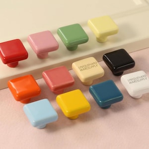 Regenboogkleurige keramische knoppen Vierkante dressoirgrepen Op maat gegraveerde deurgrepen voor kinderkamer Ladeknoppen voor kinderen Keramische handgrepen deurgarderobe