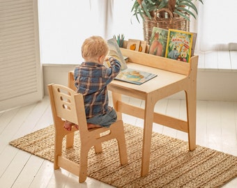 Kleuterse leerset: tafel met boekenplank en stoel, activiteitentafel voor kinderen, peuterspeeltafel, montessorimeubels voor kinderdagverblijf