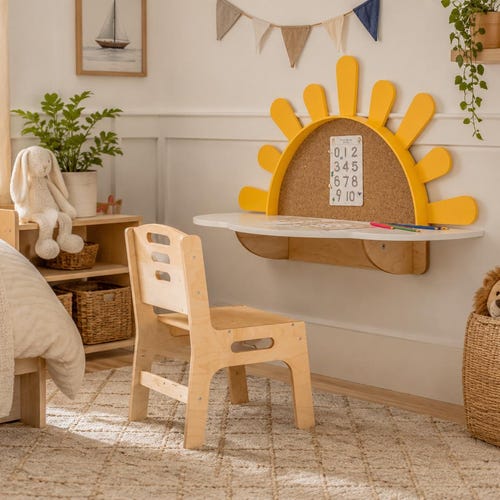 Escritorio de pared Montessori con silla, mesa de actividades con forma de sol para sala de juegos infantil y educación en el hogar.