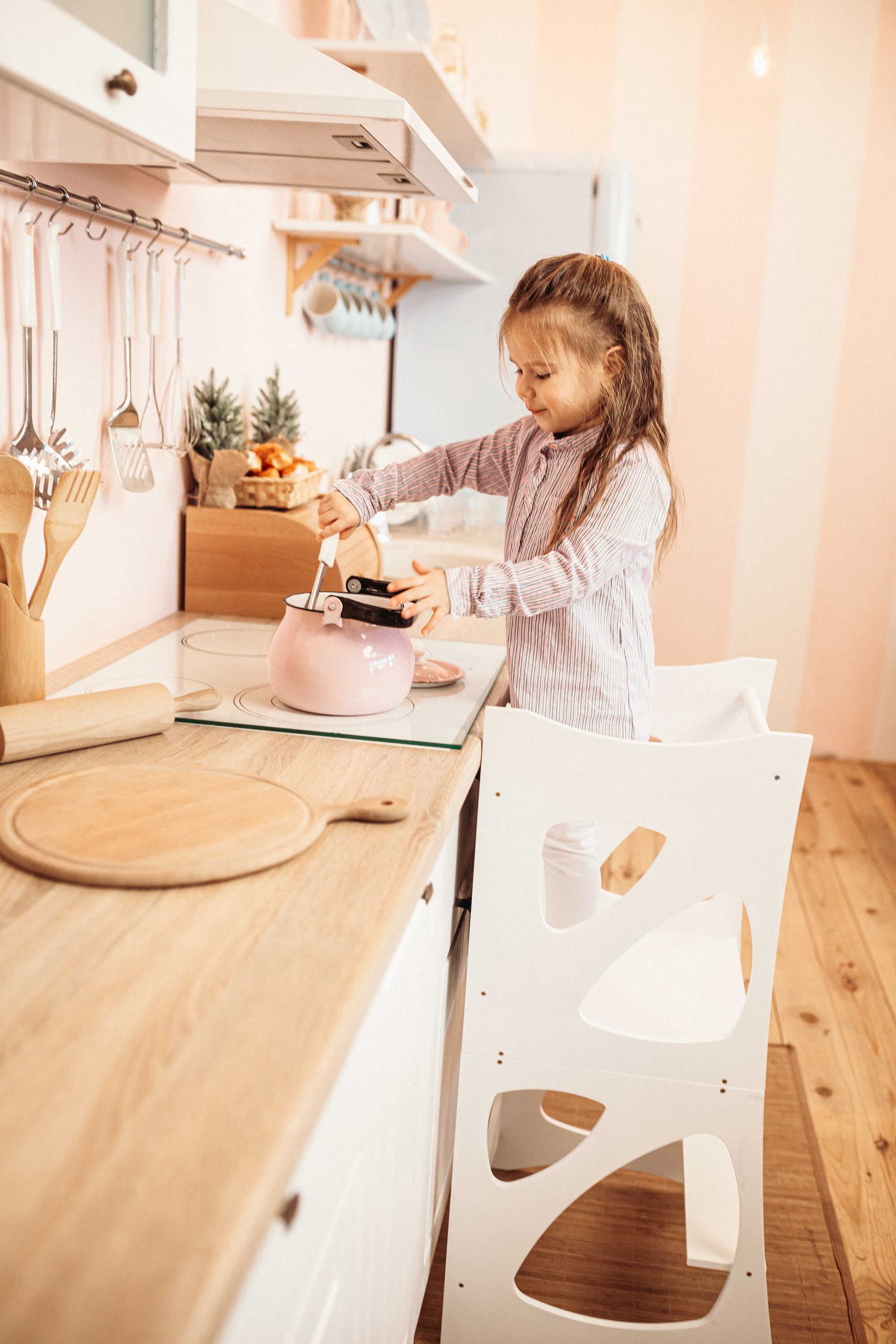 MEOWBABY Torre de Aprendizaje con una Pizarra Montessori Ayudante de Cocina  para Niños Taburete de Madera Taburete Asistente de Cocina Estantes