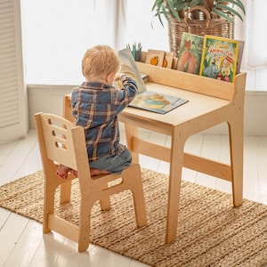 Conjunto de aprendizaje preescolar: mesa con estantería y silla, mesa de actividades para niños, mesa de juegos para niños pequeños, muebles Montessori de guardería