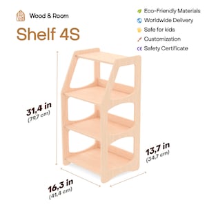 Op de afbeelding: Een licht houten rek met drie planken. Het rek is 79,7 cm hoog, 41,4 cm breed en 34,7 cm diep. Het rek is gemaakt van hout en heeft een natuurlijke afwerking.